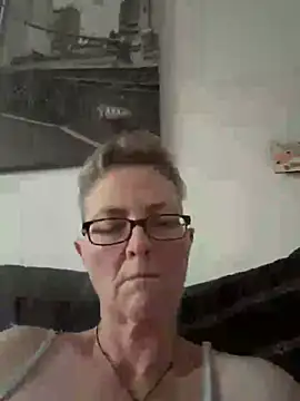 Snapshot of Curvy-Jinx chatting on July 1, 2026, 8:09 pm Curvy-Jinx online show from July 1, 2026, 8:09 pm