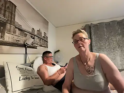 Snapshot of Curvy-Jinx chatting on June 23, 2026, 8:40 pm Curvy-Jinx online show from June 23, 2026, 8:40 pm
