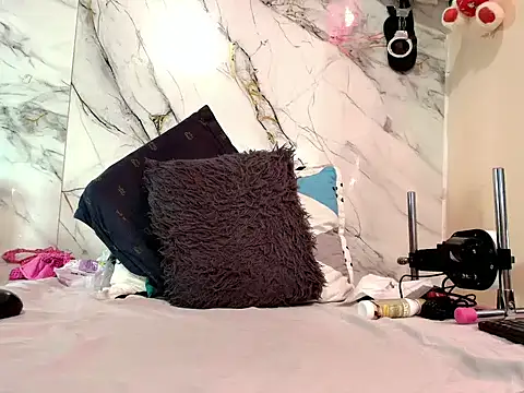 rachelroberts online show from November 12, 2025, 8:18 am