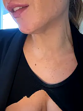 sailor titti online show from December 2, 2025, 1:02 pm