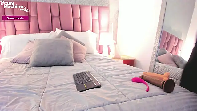 MartinaRizzi online show from November 15, 2025, 3:43 am