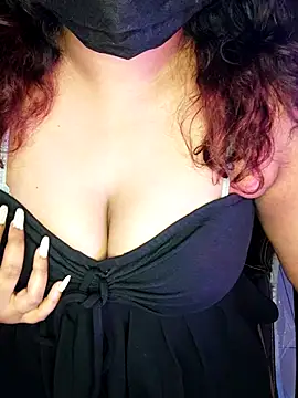 Snapshot of darling_devil chatting on November 24, 2025, 5:24 pm darling devil online show from November 24, 2025, 5:24 pm