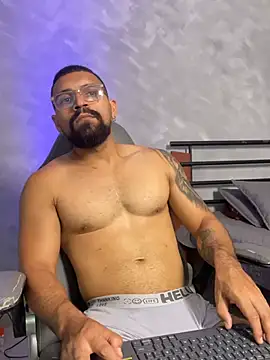 vincentjaxon online show from April 16, 2026, 9:39 pm