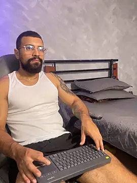 vincentjaxon online show from April 23, 2026, 5:47 pm