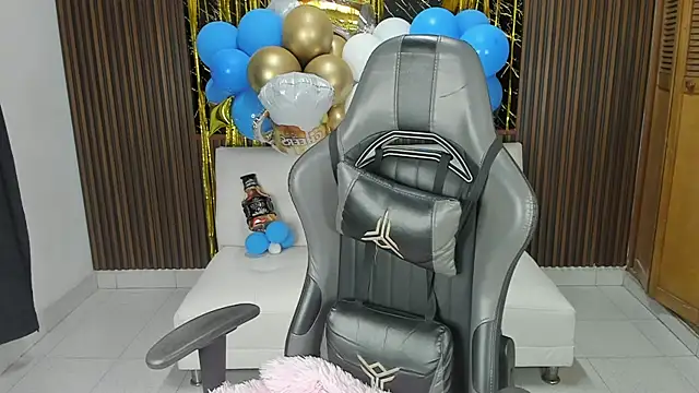 Snapshot of Anna17_ chatting on October 16, 2025, 11:07 am Anna17 online show from October 16, 2025, 11:07 am