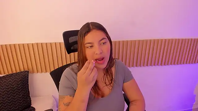 Snapshot of OliviaSweett chatting on October 30, 2025, 7:00 pm OliviaSweett online show from October 30, 2025, 7:00 pm