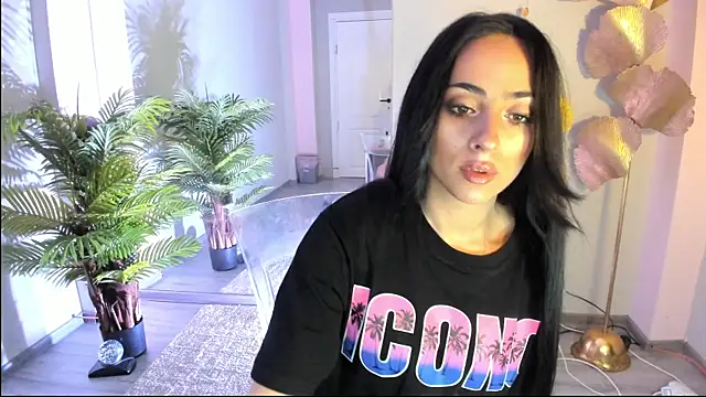 Snapshot of Cupcake_Izzy chatting on June 21, 2026, 6:25 pm Cupcake Izzy online show from June 21, 2026, 6:25 pm