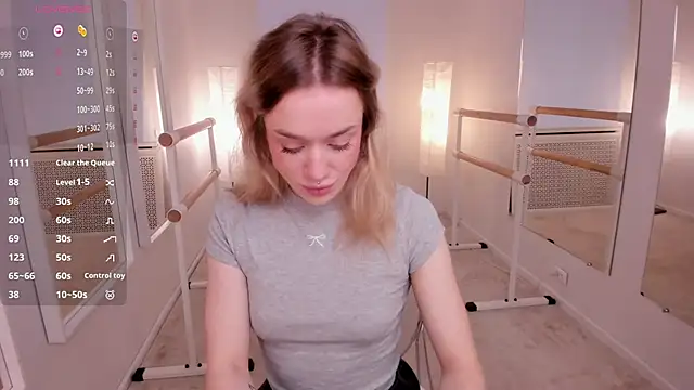 Snapshot of DiscoPotato chatting on October 29, 2025, 12:59 pm DiscoPotato online show from October 29, 2025, 12:59 pm