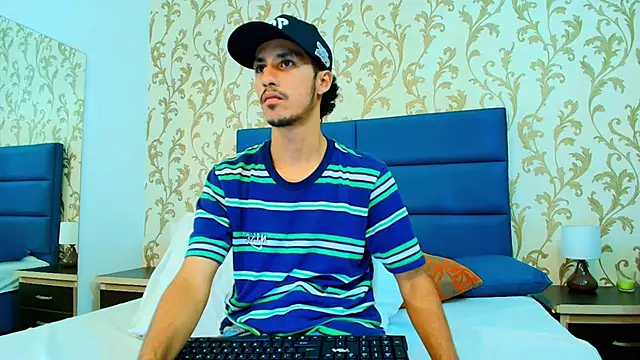 Snapshot of Marcus_Jeron chatting on November 14, 2025, 10:57 pm Marcus Jeron online show from November 14, 2025, 10:57 pm