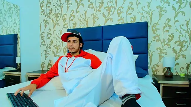 Snapshot of Marcus_Jeron chatting on November 12, 2025, 12:15 am Marcus Jeron online show from November 12, 2025, 12:15 am