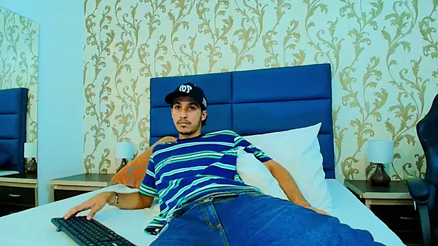 Snapshot of Marcus_Jeron chatting on November 10, 2025, 7:19 pm Marcus Jeron online show from November 10, 2025, 7:19 pm