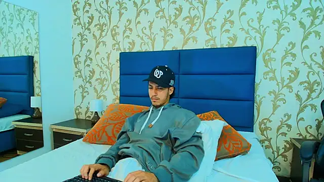 Snapshot of Marcus_Jeron chatting on November 4, 2025, 8:34 pm Marcus Jeron online show from November 4, 2025, 8:34 pm