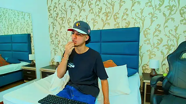 Snapshot of Marcus_Jeron chatting on November 22, 2025, 8:51 pm Marcus Jeron online show from November 22, 2025, 8:51 pm