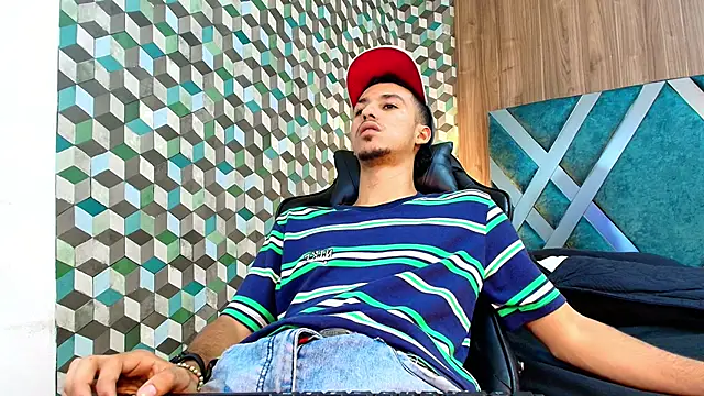 Snapshot of Marcus_Jeron chatting on December 14, 2025, 9:53 pm Marcus Jeron online show from December 14, 2025, 9:53 pm