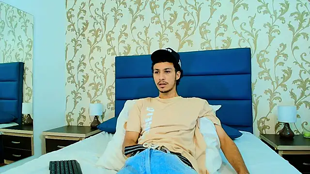 Snapshot of Marcus_Jeron chatting on November 13, 2025, 11:41 pm Marcus Jeron online show from November 13, 2025, 11:41 pm