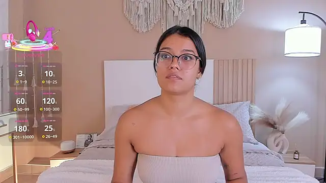 Snapshot of Camila_Bustamante chatting on June 4, 2026, 2:00 pm Camila Bustamante online show from June 4, 2026, 2:00 pm