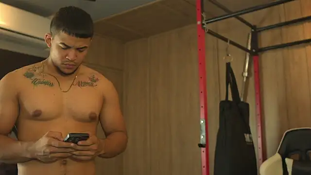 Snapshot of Thiago_Valente chatting on July 24, 2026, 1:40 pm Thiago Valente online show from July 24, 2026, 1:40 pm