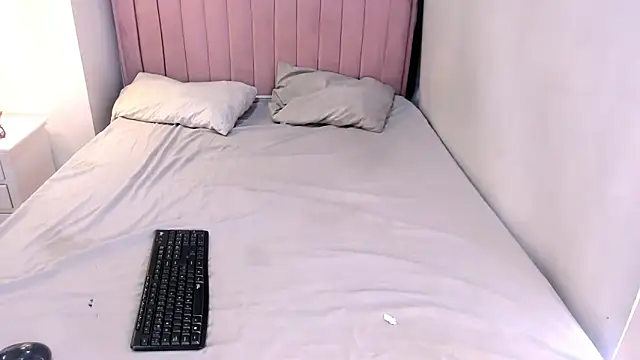 Snapshot of CandySays chatting on November 19, 2025, 11:54 am CandySays online show from November 19, 2025, 11:54 am