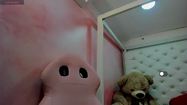 samantamilk6 online show from November 6, 2025, 5:17 pm