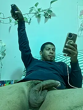 Snapshot of UsaGuy76 chatting on May 14, 2026, 1:46 am UsaGuy76 online show from May 14, 2026, 1:46 am
