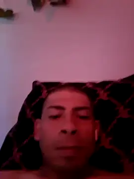 Snapshot of UsaGuy76 chatting on April 19, 2026, 8:55 pm UsaGuy76 online show from April 19, 2026, 8:55 pm