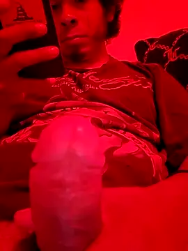 Snapshot of UsaGuy76 chatting on April 12, 2026, 4:49 am UsaGuy76 online show from April 12, 2026, 4:49 am