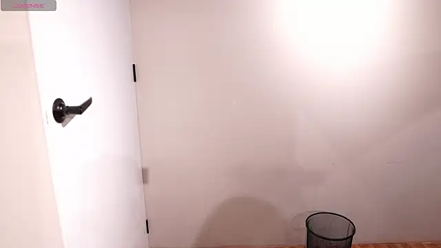 Snapshot of Ariaa_Isabell chatting on October 28, 2025, 6:07 pm Ariaa Isabell online show from October 28, 2025, 6:07 pm