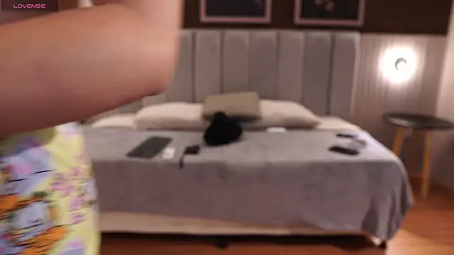 Snapshot of Ariaa_Isabell chatting on October 27, 2025, 6:20 pm Ariaa Isabell online show from October 27, 2025, 6:20 pm