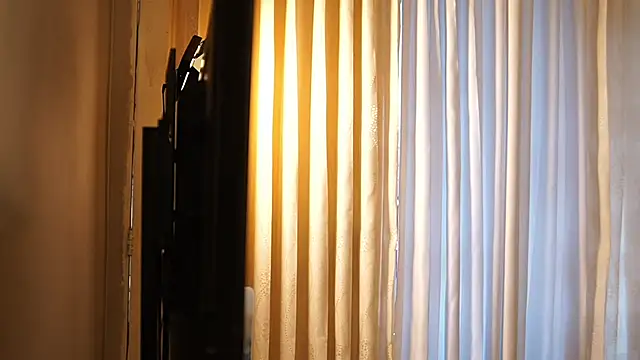 Snapshot of Ariaa_Isabell chatting on October 16, 2025, 6:27 pm Ariaa Isabell online show from October 16, 2025, 6:27 pm