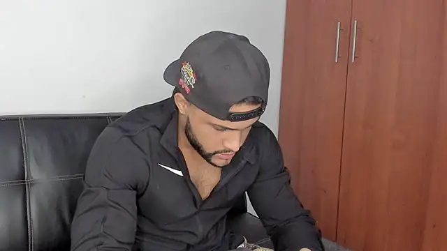 Snapshot of Pier_Simons chatting on October 16, 2025, 10:56 am Pier Simons online show from October 16, 2025, 10:56 am