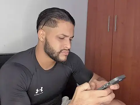 Snapshot of Pier_Simons chatting on October 12, 2025, 6:59 am Pier Simons online show from October 12, 2025, 6:59 am