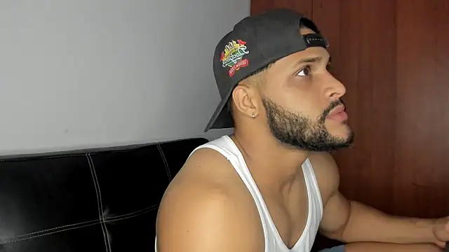 Snapshot of Pier_Simons chatting on November 21, 2025, 9:08 am Pier Simons online show from November 21, 2025, 9:08 am