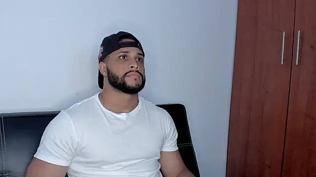 Snapshot of Pier_Simons chatting on October 25, 2025, 11:42 am Pier Simons online show from October 25, 2025, 11:42 am