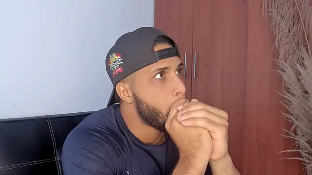 Snapshot of Pier_Simons chatting on November 12, 2025, 3:38 pm Pier Simons online show from November 12, 2025, 3:38 pm