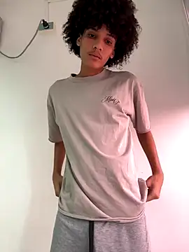 Snapshot of Max_Rain chatting on October 23, 2025, 3:21 pm Max Rain online show from October 23, 2025, 3:21 pm