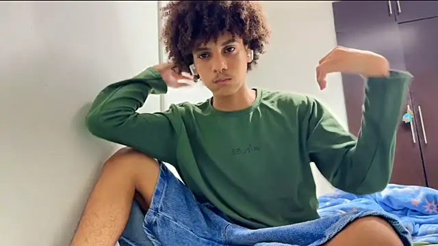 Snapshot of Max_Rain chatting on November 23, 2025, 4:00 am Max Rain online show from November 23, 2025, 4:00 am