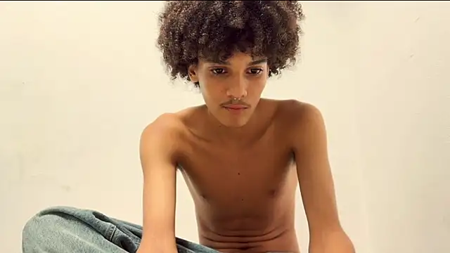 Snapshot of Max_Rain chatting on October 20, 2025, 3:41 am Max Rain online show from October 20, 2025, 3:41 am