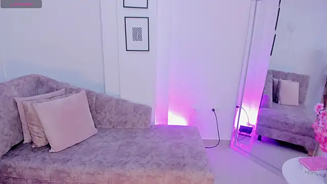 July Adams online show from September 28, 2025, 12:23 pm