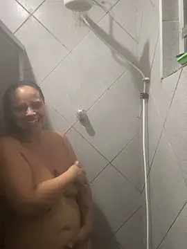 Chloe Leaozinho online show from May 4, 2026, 11:29 pm