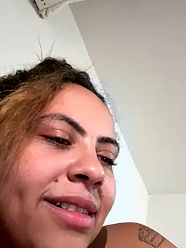 Chloe Leaozinho online show from October 17, 2025, 6:06 am