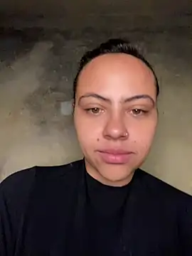 Chloe Leaozinho online show from May 12, 2026, 10:32 am