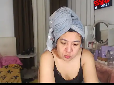 Snapshot of stellahugeX chatting on June 3, 2026, 2:33 pm stellahugeX online show from June 3, 2026, 2:33 pm