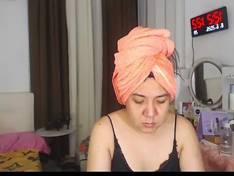 Snapshot of stellahugeX chatting on June 7, 2026, 4:23 pm stellahugeX online show from June 7, 2026, 4:23 pm