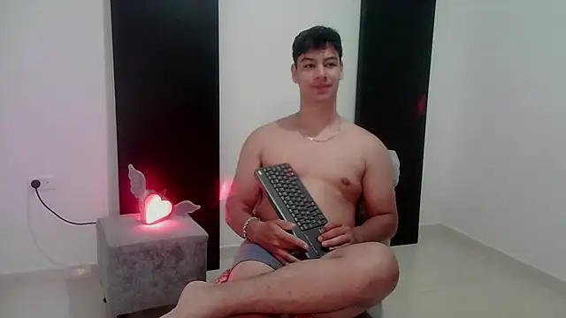 Snapshot of zeus_181 chatting on August 2, 2026, 10:35 am zeus 181 online show from August 2, 2026, 10:35 am