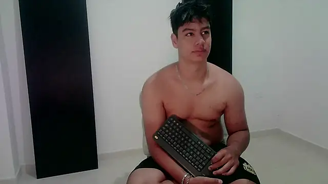 Snapshot of zeus_181 chatting on August 5, 2026, 12:43 pm zeus 181 online show from August 5, 2026, 12:43 pm