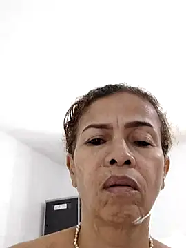 Snapshot of Merybeks chatting on November 9, 2025, 10:52 am Merybeks online show from November 9, 2025, 10:52 am