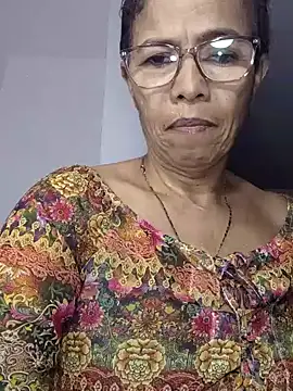 Snapshot of Merybeks chatting on June 15, 2026, 10:04 am Merybeks online show from June 15, 2026, 10:04 am
