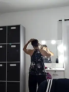 Snapshot of Merybeks chatting on October 19, 2025, 10:40 am Merybeks online show from October 19, 2025, 10:40 am