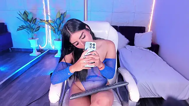 Snapshot of LovelyEyesx chatting on November 4, 2025, 5:17 pm LovelyEyesx online show from November 4, 2025, 5:17 pm