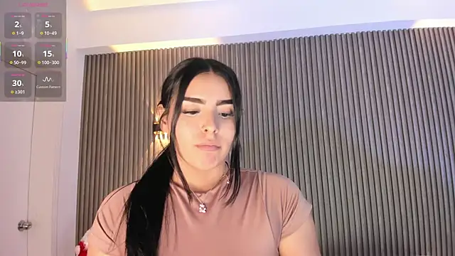 Snapshot of LovelyEyesx chatting on December 13, 2025, 8:04 pm LovelyEyesx online show from December 13, 2025, 8:04 pm